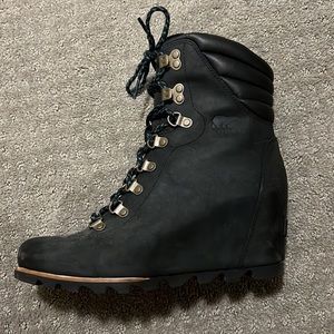 Sorel Joan of Arc Black Wedge Boot size 9.5